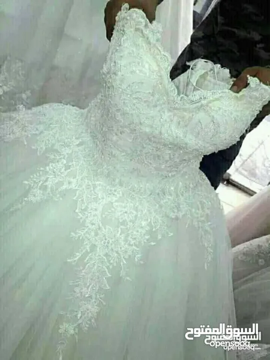 فستان ابيض