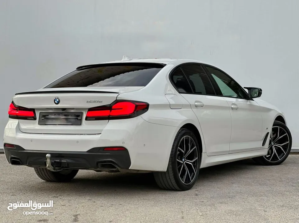 الحبه المميزه بلون الأبيض اللؤلؤي المميز للبيع على(الكاش فقط) Bmw 530e 2022 M