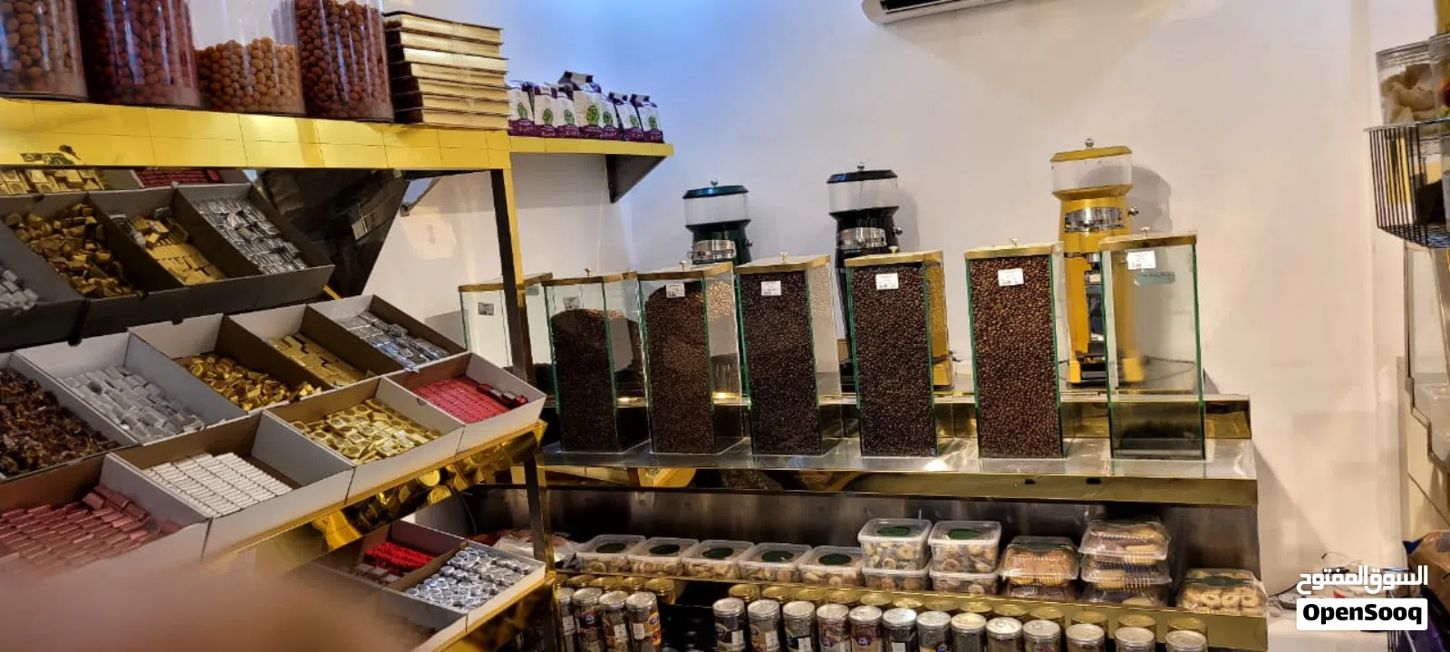 معرض مكسرات جاهز بالكامل”