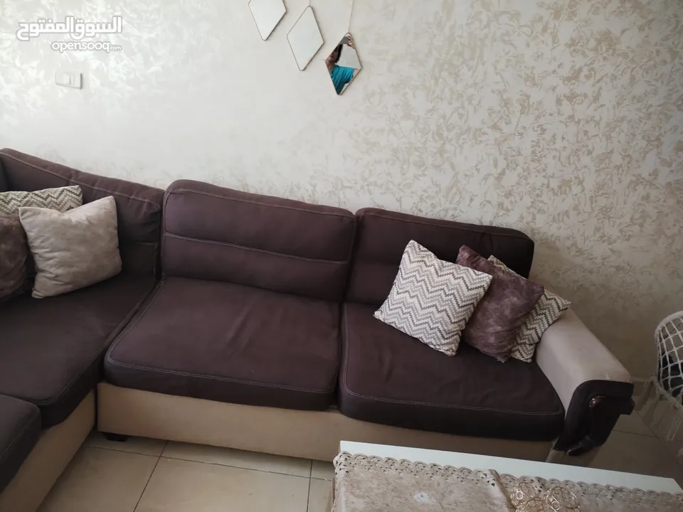طقم كنب كورنر بحالة ممتازة استعمال  خفيف قماش ثقيل  تفصيل سفنج عالي خشب تقيل