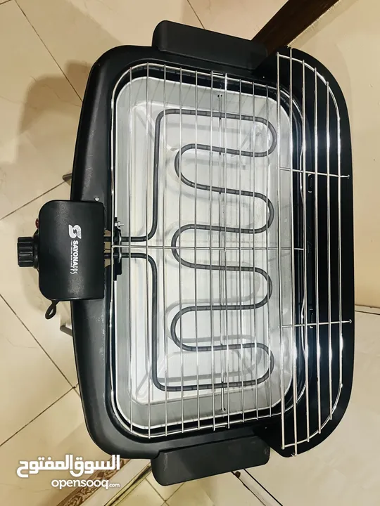 BBQ grill with stand