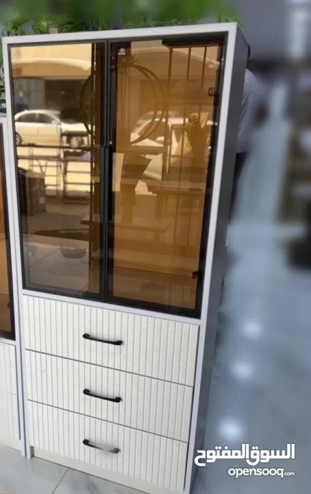 خزانة العرض الفاخرة – ترتيب + فخامة + أناقة بقطعة وحدة