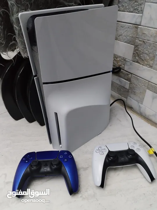 بلاستيشن 5 سلم ps5 slim مع مجموعة العاب وادين ثنتين اصليات ..................................