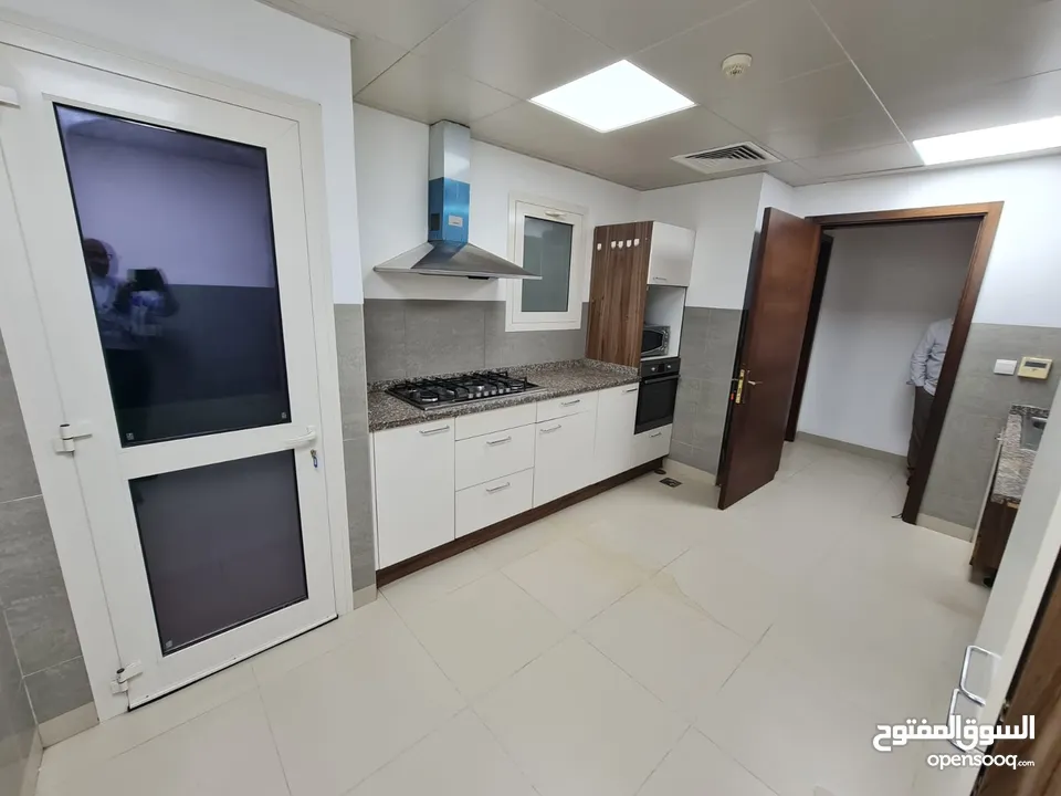 For Rent 3 Bhk Apartment In Jasmine Complex Al Khuwair   للإيجار شقة 3 غرف في مجمع الياسمين الخوير