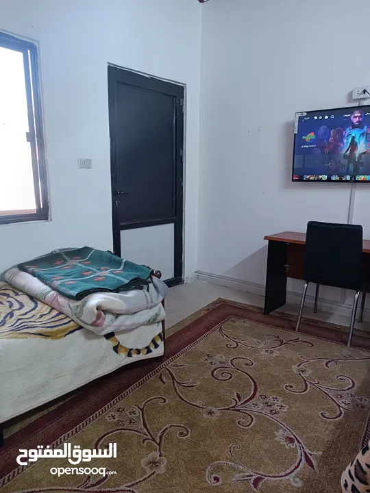 شقة مفروشة بنظام سويت مقابل الجامعة الاردنية بداية طلوع نيفين من المالك مباشرة / عمارة عائلية