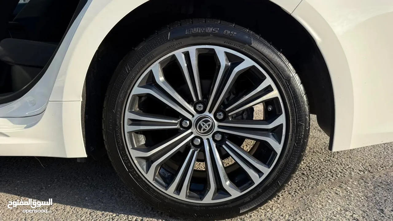 Toyota Corolla 1800 hybrid عداد قليل و ولا غرام بوية إضافات مميزة و بسعرررررررررررررر حررررررررقق