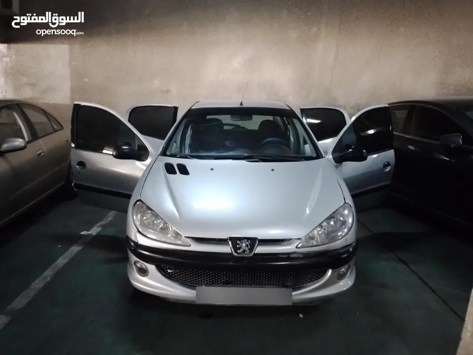 سياره بيجو  206  موديل  2006  للبيع  لون فضي   بحاله جيده جدا