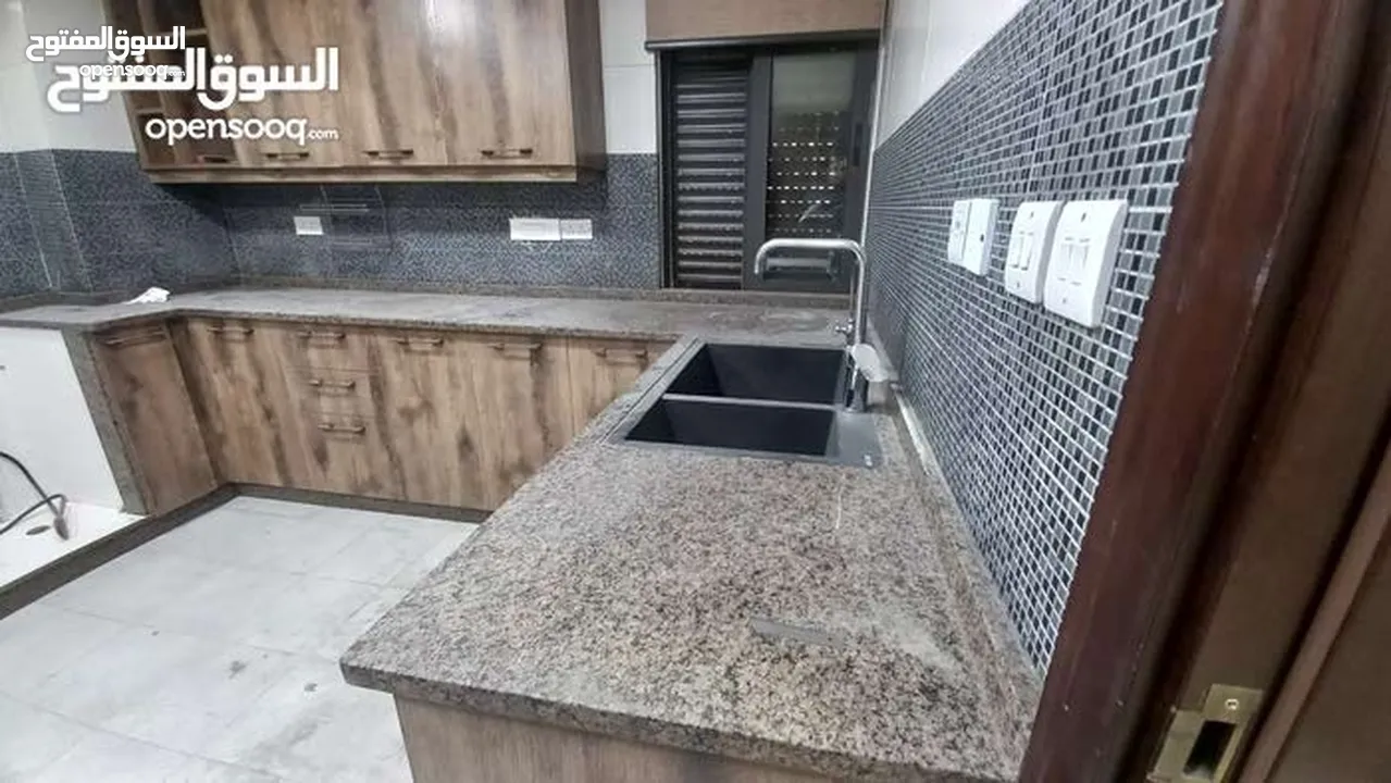 فيلا مستقله فارغه للايجار+ تشطيبات فاخره سوبر ديلوكس مسبح + مصعد + 4 طوابق