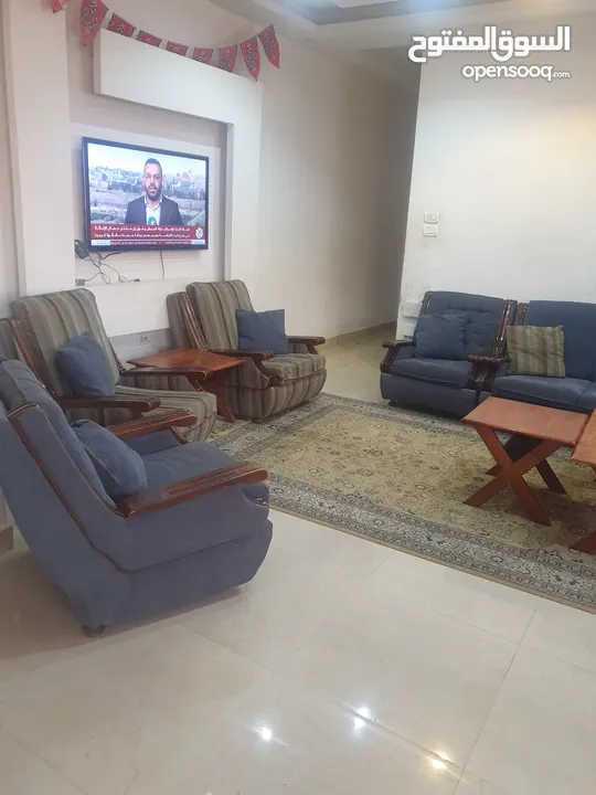 طقم كنب مورس عشر مقاعد تنتين ثلاثية وأربعة مفردة خشب زان تقيل بحالة جيدة