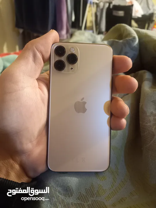 iphone 11 pro 512 g ايفون 11برو 512      جيجا بحالة الوكالة  بسعر 230 JD