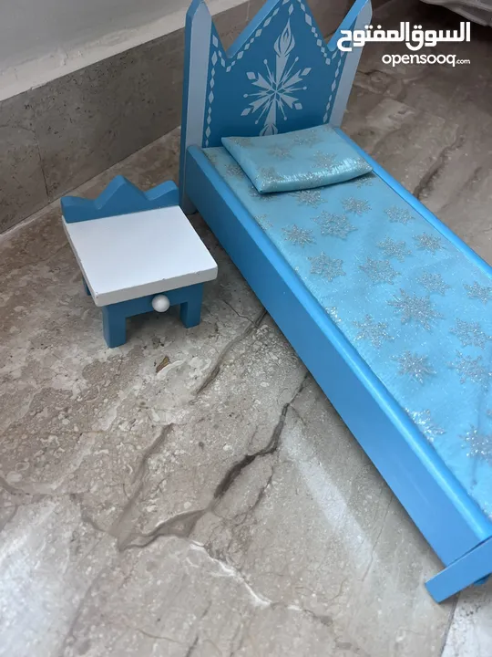 Elsa castle big size with furniture great for Elsa lovers and kids under eleven