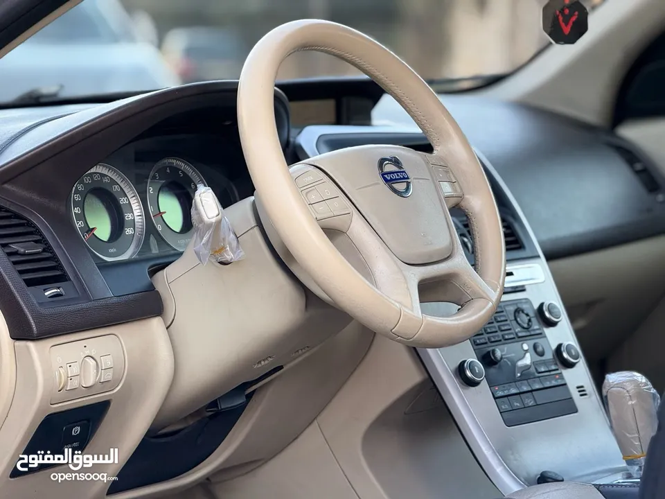 ڤولڤو XC60 موديل 2010 لون بني فل أوبشن اعلى صنف  فحص كامل بحالة