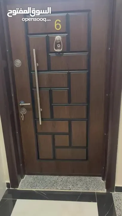 شقة جديدة للبيع ب حي المنصور طابق ثاني 170 متر مطله على شارع ياجوز وشارع الأردن راكب مطبخ ومكيفات
