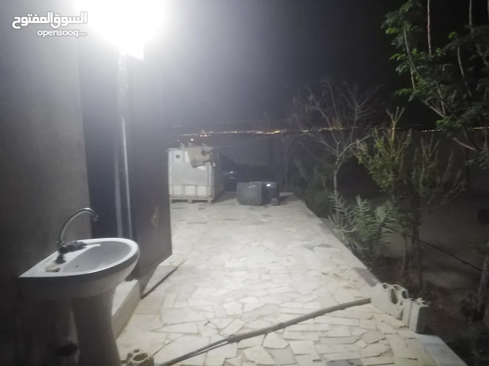 مزرعه شالية في منطقه سويمة قرب بحر الميت