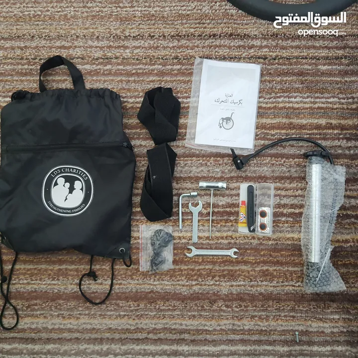 كرسي متحرك اطفال شبه جديد حديد والمنيوم ثقيل قياس ستاندر مع كامل عدته 60 شامل التوصيل عمان والزرقاء