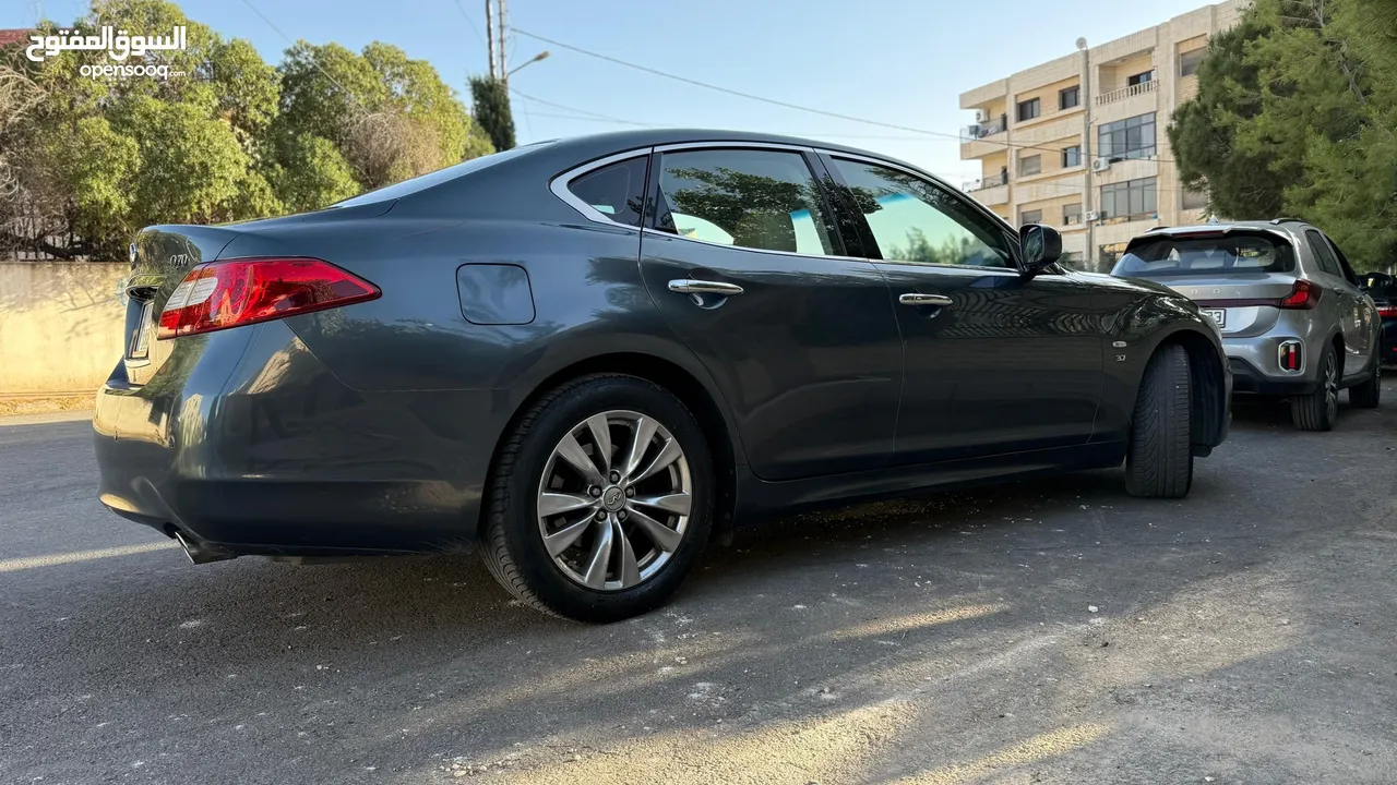 سيارة إنفينيتي Q70 2014 للبيع