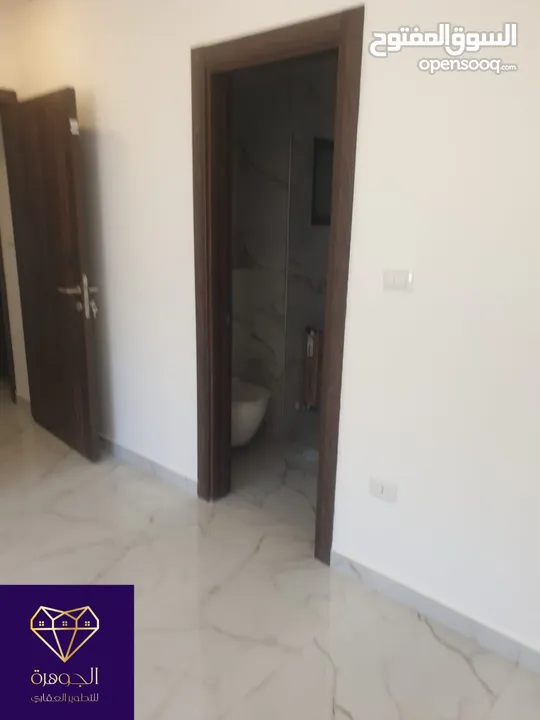 طابق اخير مع روف دوبلكس فاخر لم يسكن لقطه وبسعر مغري جداااا عرض خاص يا بلاش في أرقى واجمل مناطق خلدا