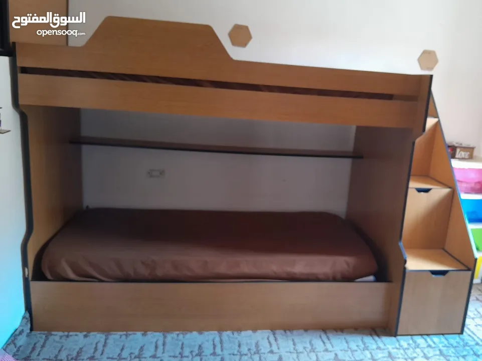 سرير طابقين + مكتب دراسي