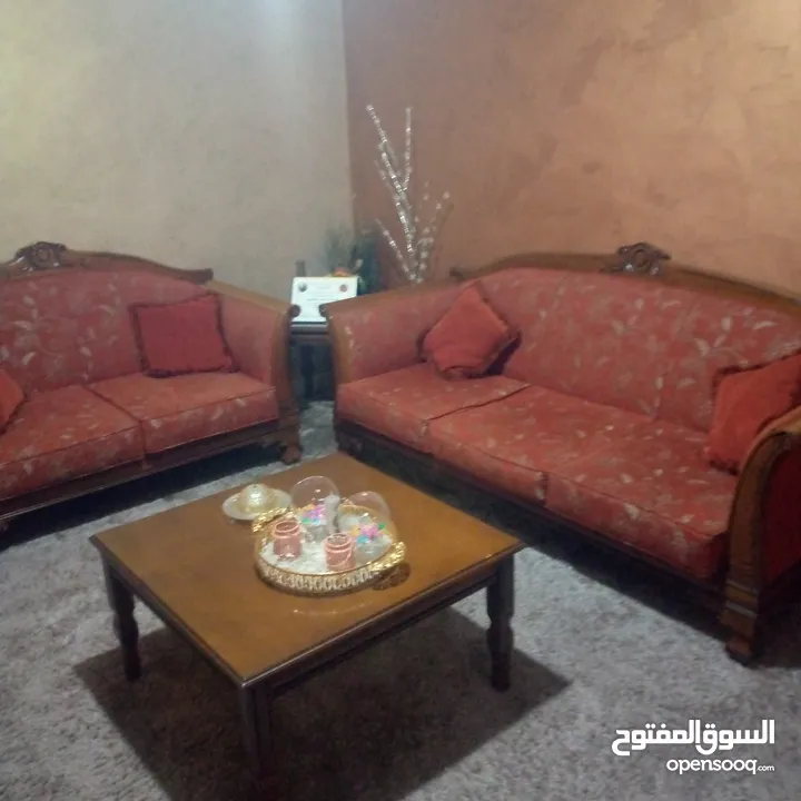 طقم كنب تسع مقاعد تفصيل مع طربيزات ثقيل