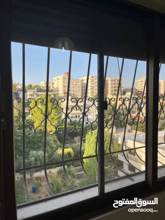 شقة للبيع في المهندسين 350 متر مربع طابق 3 مع روف كبير مميزة جداً من المالك