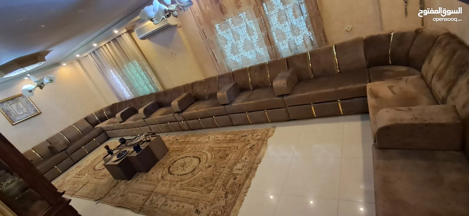 مجلس خليجى تفصيل بحال الوكاله للبيع فى اربد 34 مقعد بغطى 21 متر طولى