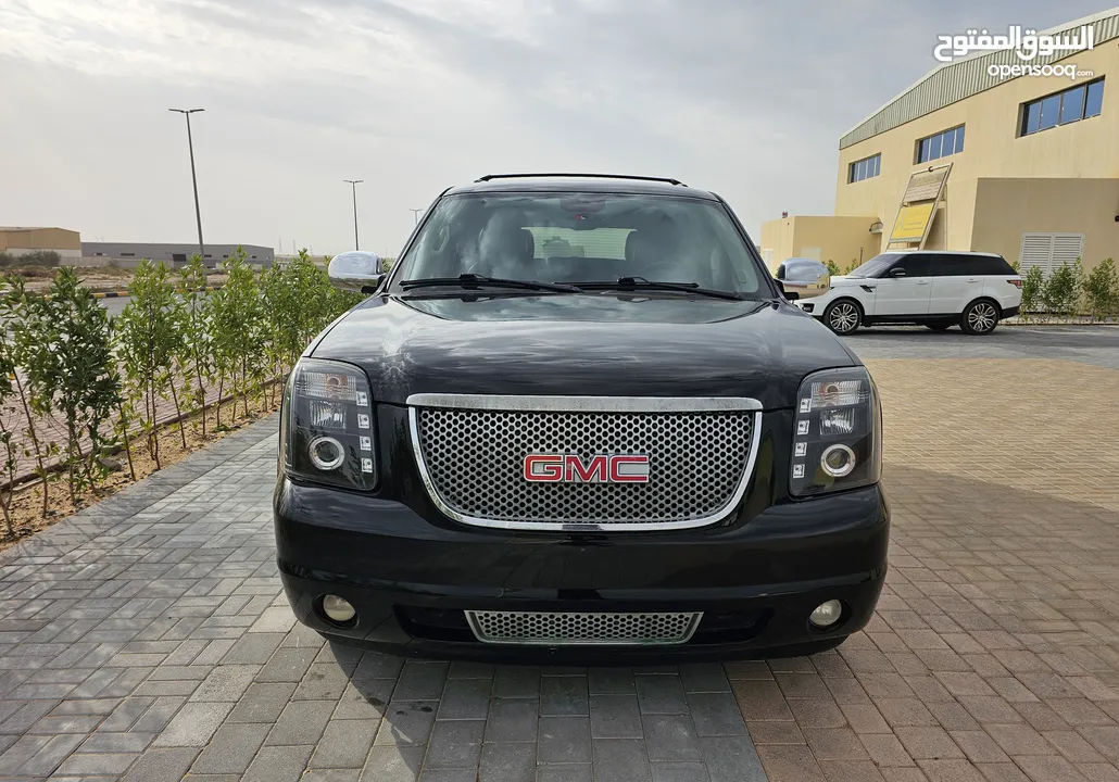 GMC YUKON DELANI SLT, GCC SPECS, FULL OPTION, LESS KMS DRIVEN FOR SALE