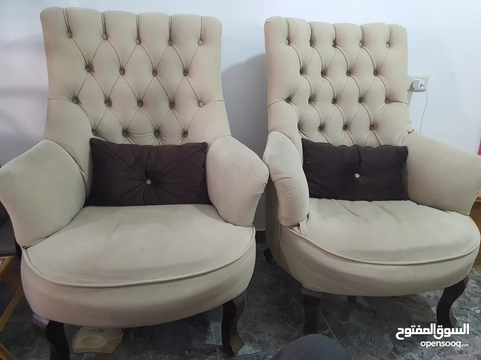 طقم كنب 7 مقاعد فاخر بحالة ممتازة خشب زان