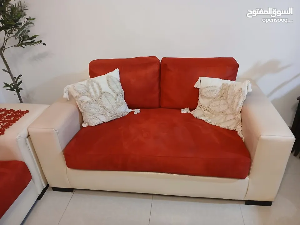 كورنر للبيع بحالة ممتازة تصميم مريح