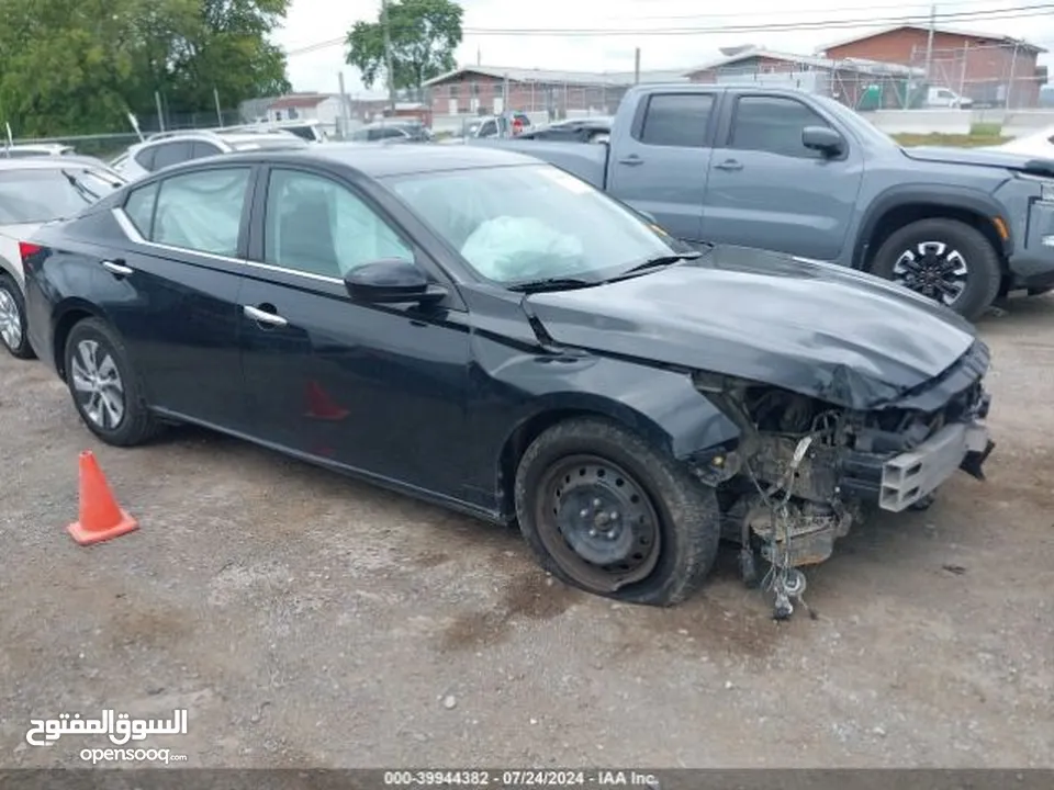 Nissan Altima Model 2020 Black color inside Black