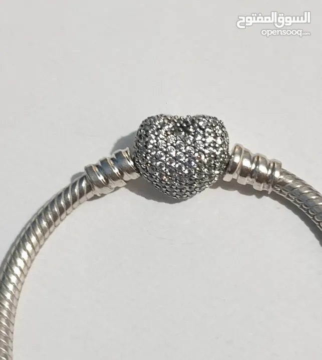 PANDORA Silver bracelet with heart-shaped clasp with some charms سوار  باندورا فضة بشكل قلب مع إضافات - (235454954) | السوق المفتوح