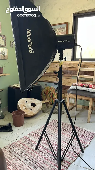 الفلاش ستوديو (Studio Strobe Flash	الطاقة: 200 واط (Watt)