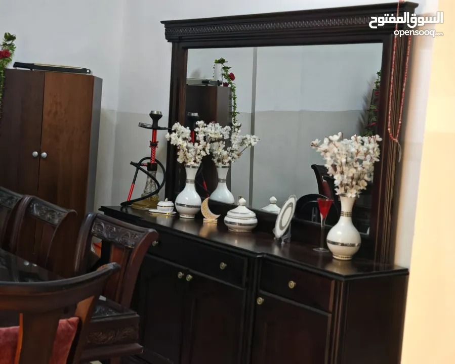 طاولة سفره مع بيرو بحاله ممتازه في اربد.