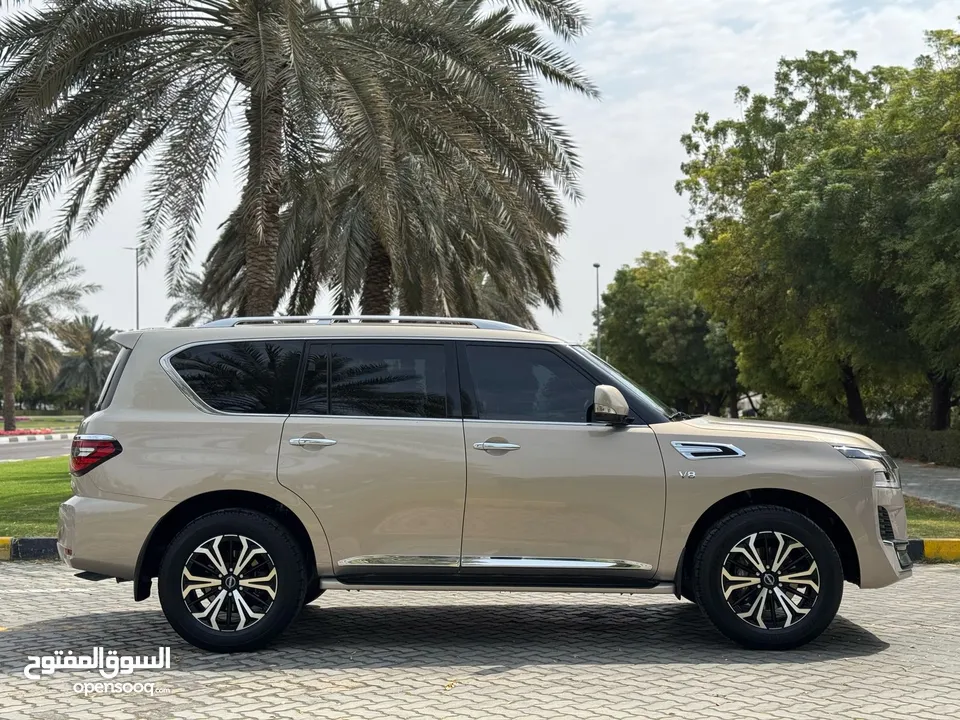 NISSAN - PATROL - 2022  - LE - TITANIUM - original paint no accident - GCC Perfect condition no any