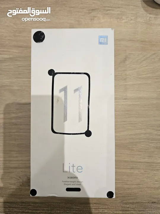 شاومي 11 lite للبيع بحالة ممتازة مع كامل أغراضه