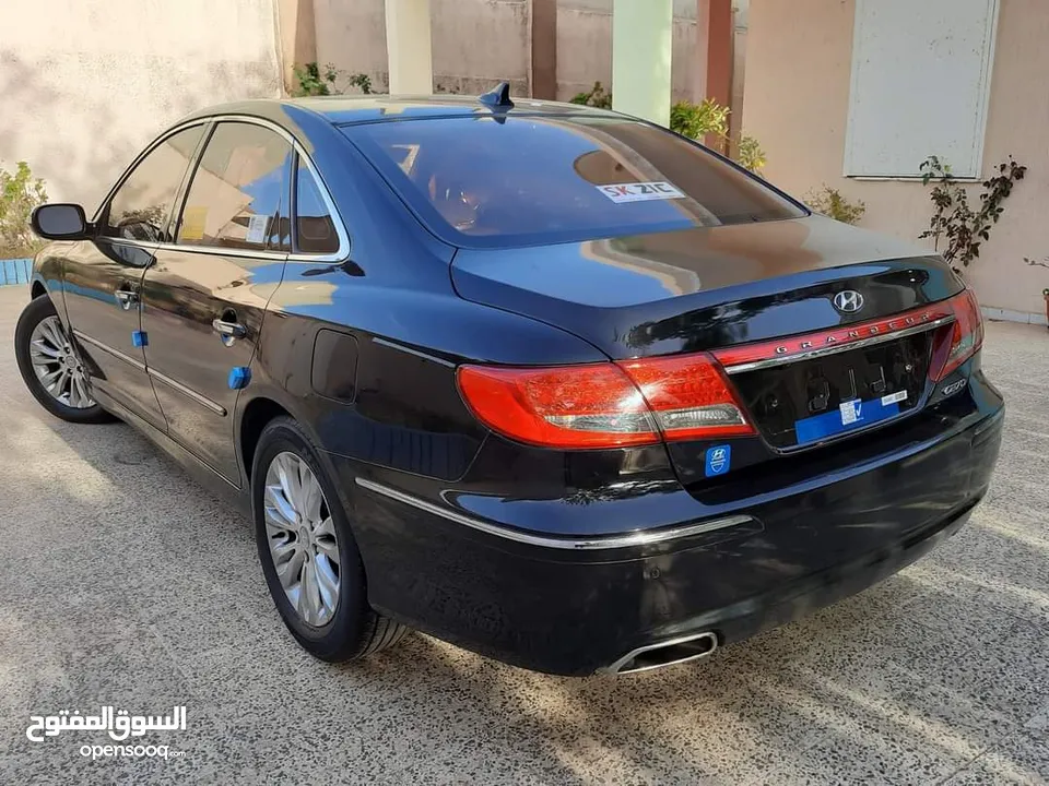 HYUNDAI_GRANDEUR_AZERA_2010