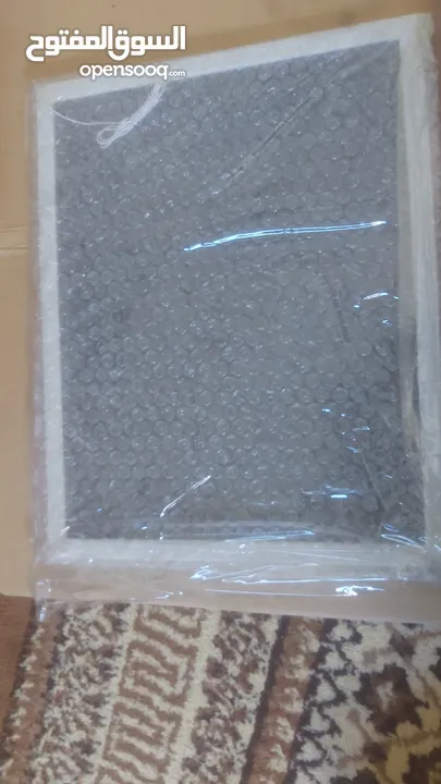 طبقت حمايه لراحت العين و طبقت حمايه للشاشه من الخدوش و التكسير