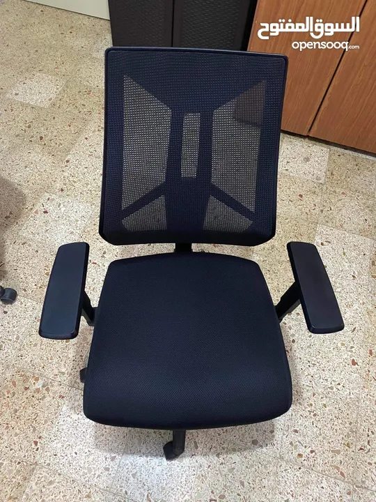 كرسي مكتب مستعمل شبه جديد