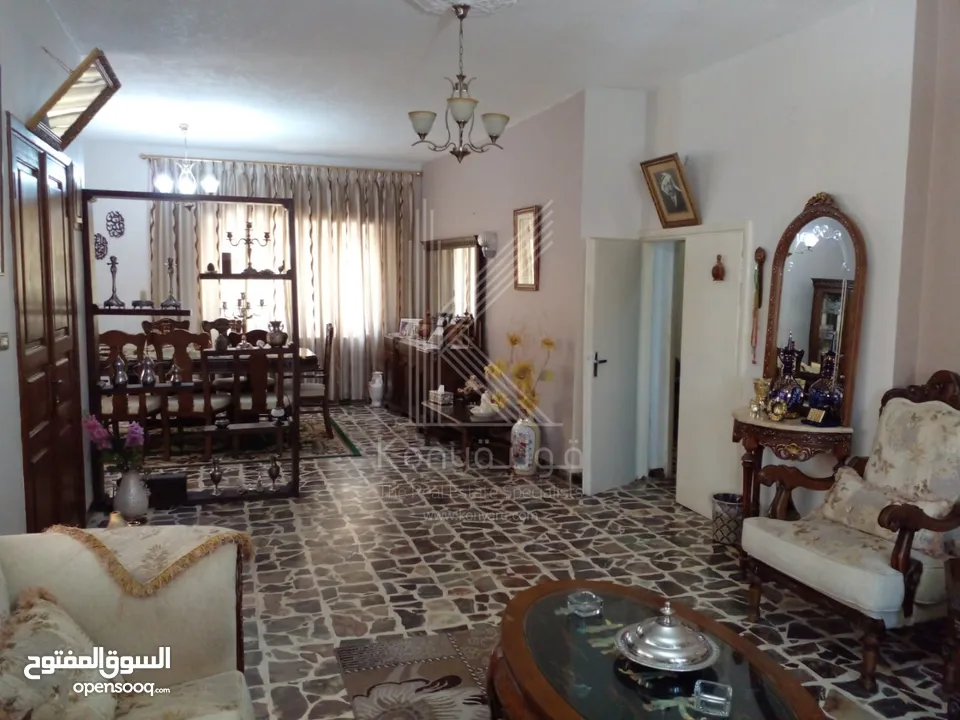 عمارة سكنية للبيع في ام السماق