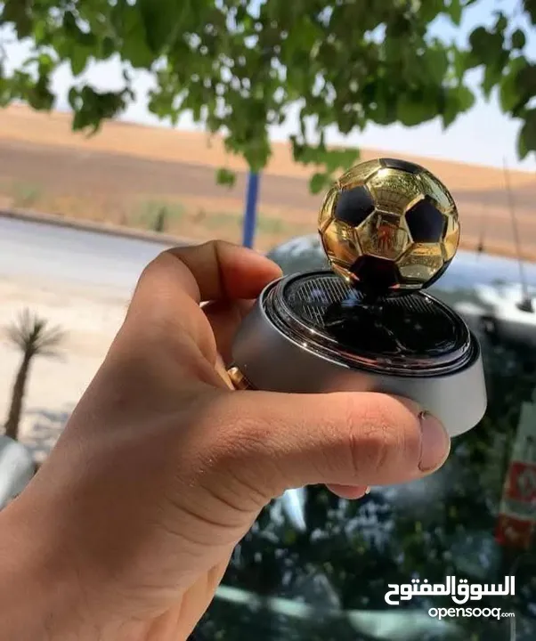 معطر سيارة بالطاقة الشمسية على شكل كرة سلة أضف لمسة فخامة وسيطرة على رائحة سيارتك يعمل بالضوء