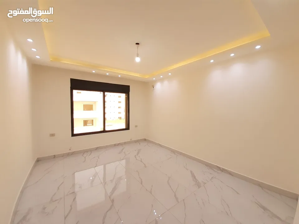 شقة مساحة 185متر مع روف (دوبليكس) وتراس باطلاله مميزة في شفا بدران للبيع من المالك