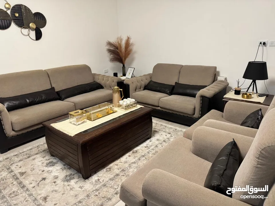 طقم ضيوف مستعمل بحالة ممتازة