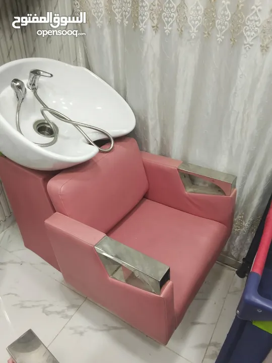 صالون نسائي من الداخل للبيع