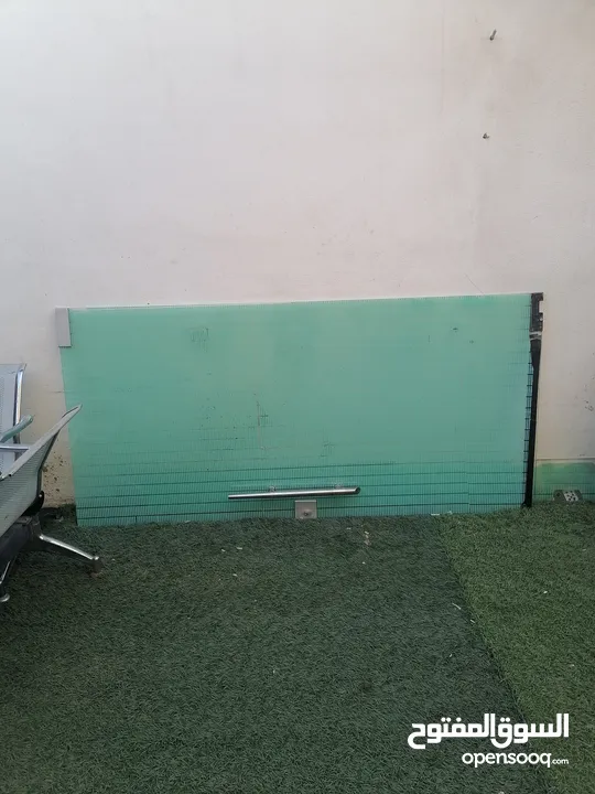 باب سكريد كامل مع اغراضو متر في مترين