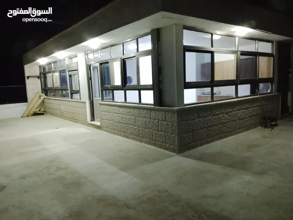 روف عباره عن استوديو للايجار