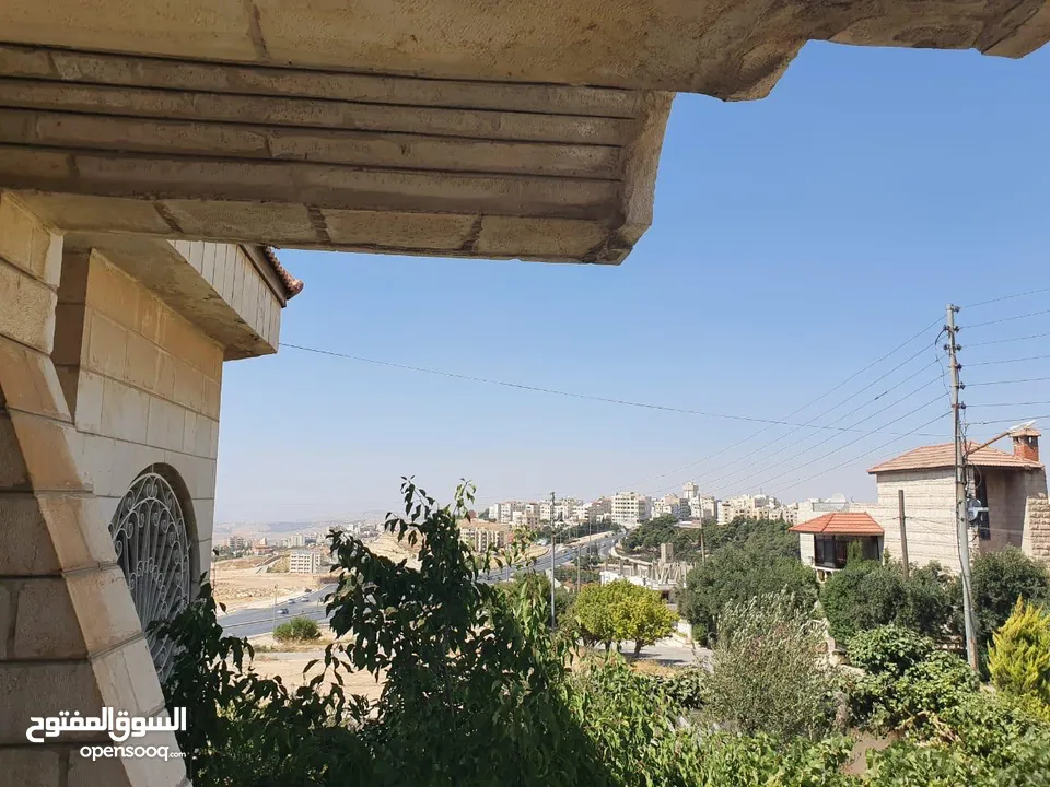 فيلا فاخرة للبيع في الجبيهة – مساحة 870 م2 – بدون وسيط