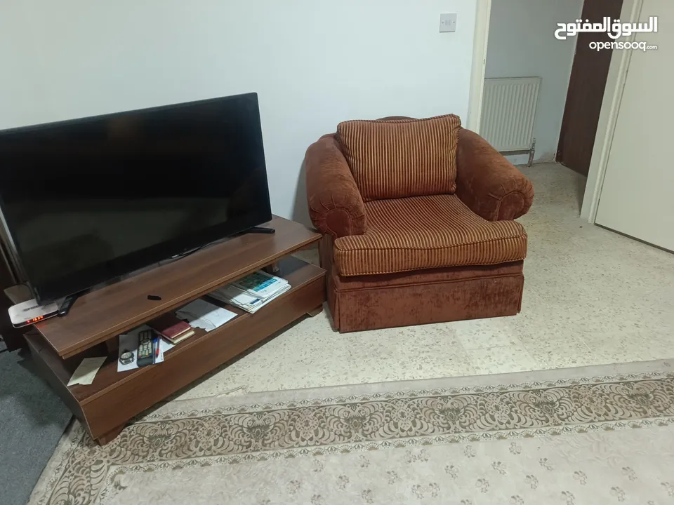 طقم كنبايات مستعمل للبيع المستعجل لغايات السفر بحالة جيدة