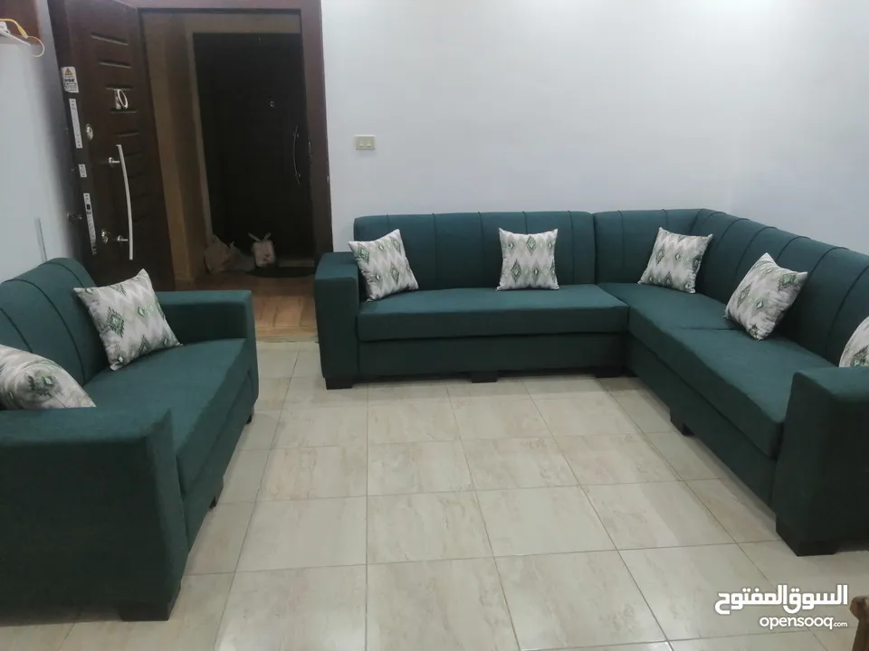 تنجيد جميع انواع الكنب والجلسات العربيه والخليجيه  وصيانه الكنب داخل المنزل