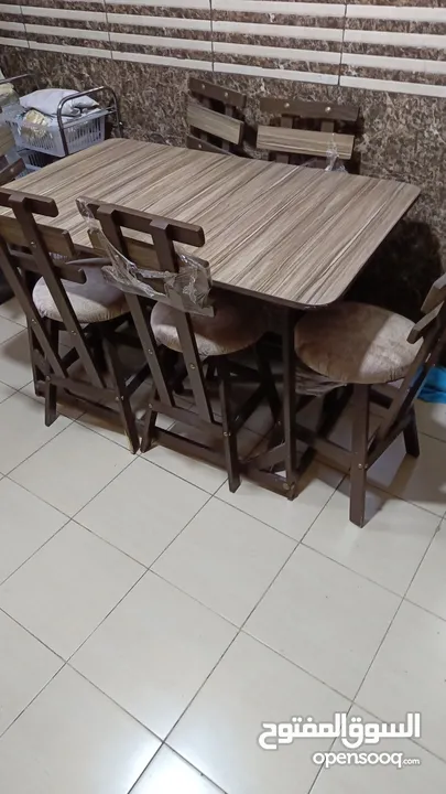 طاولة طعام