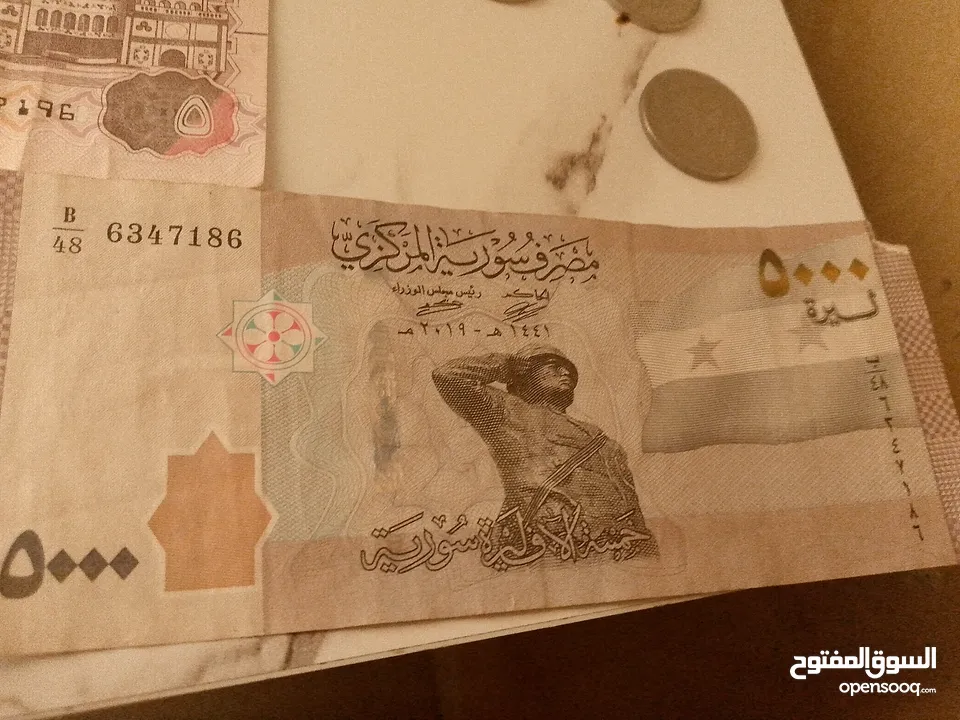مجموعه من العملات العربيه والاجنبيه+ السعر الخاص