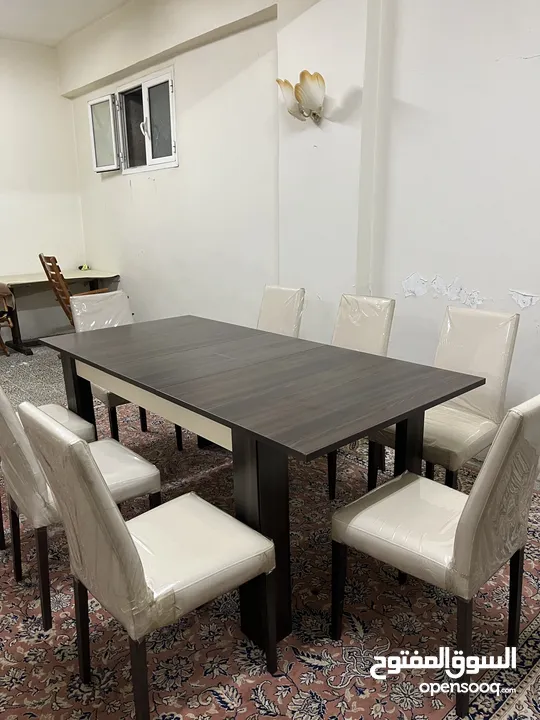 طاوله طعام ثمان اشخاص